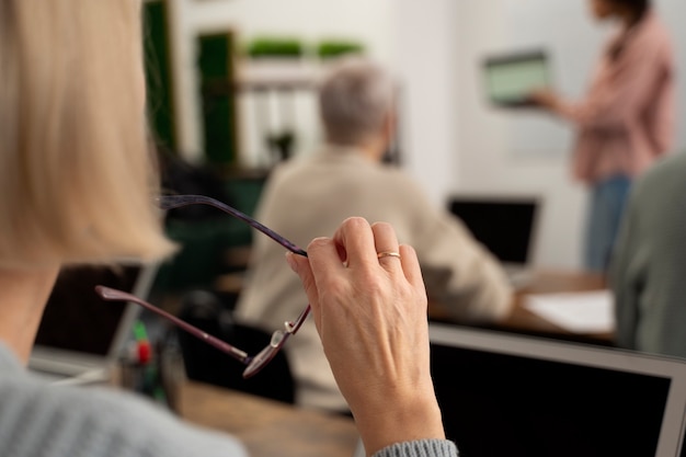 neo手机（iqooneo手机）